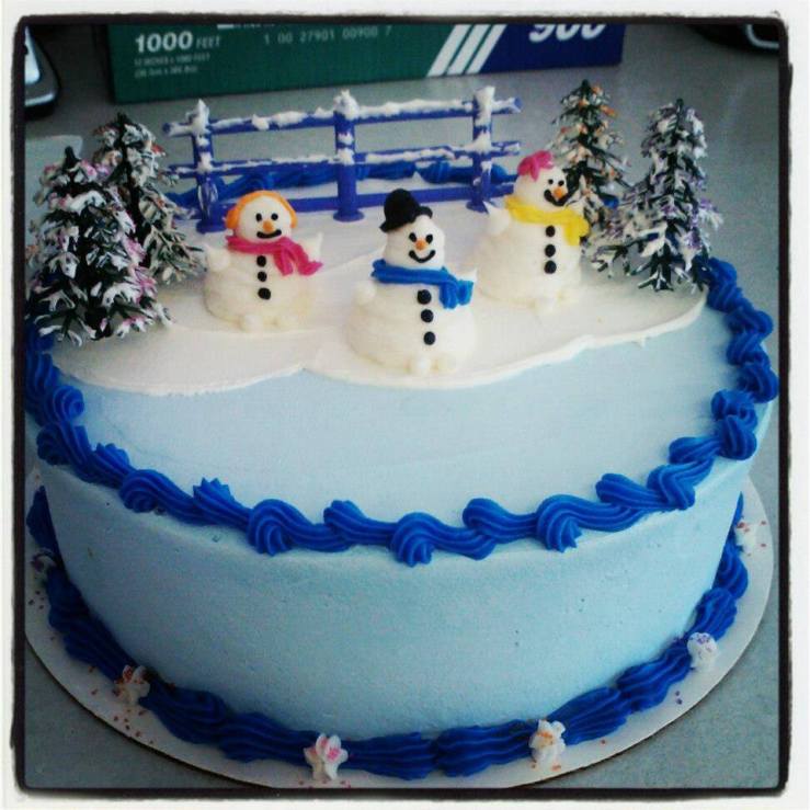 Snow man ice cream cake 